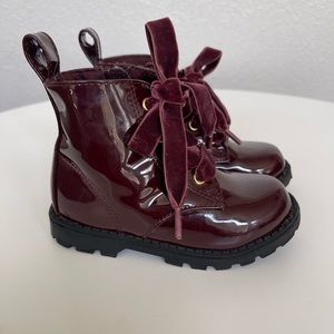 Toddler boots, fleece lined. Gently used. Size 6. From H&M